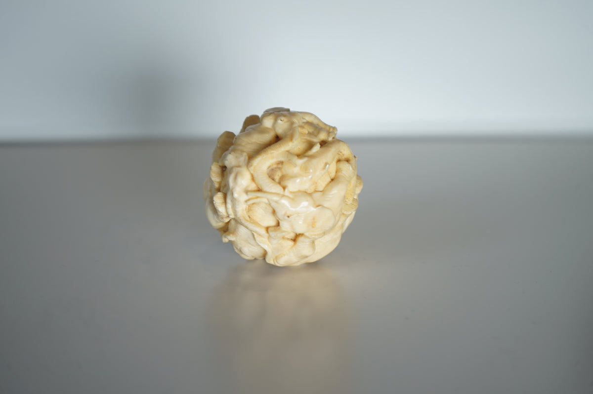 79ko130 牙彫 象紋 球 置物 香道具 – 古美術秀岳